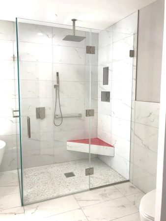 Corner shower doors enclosure