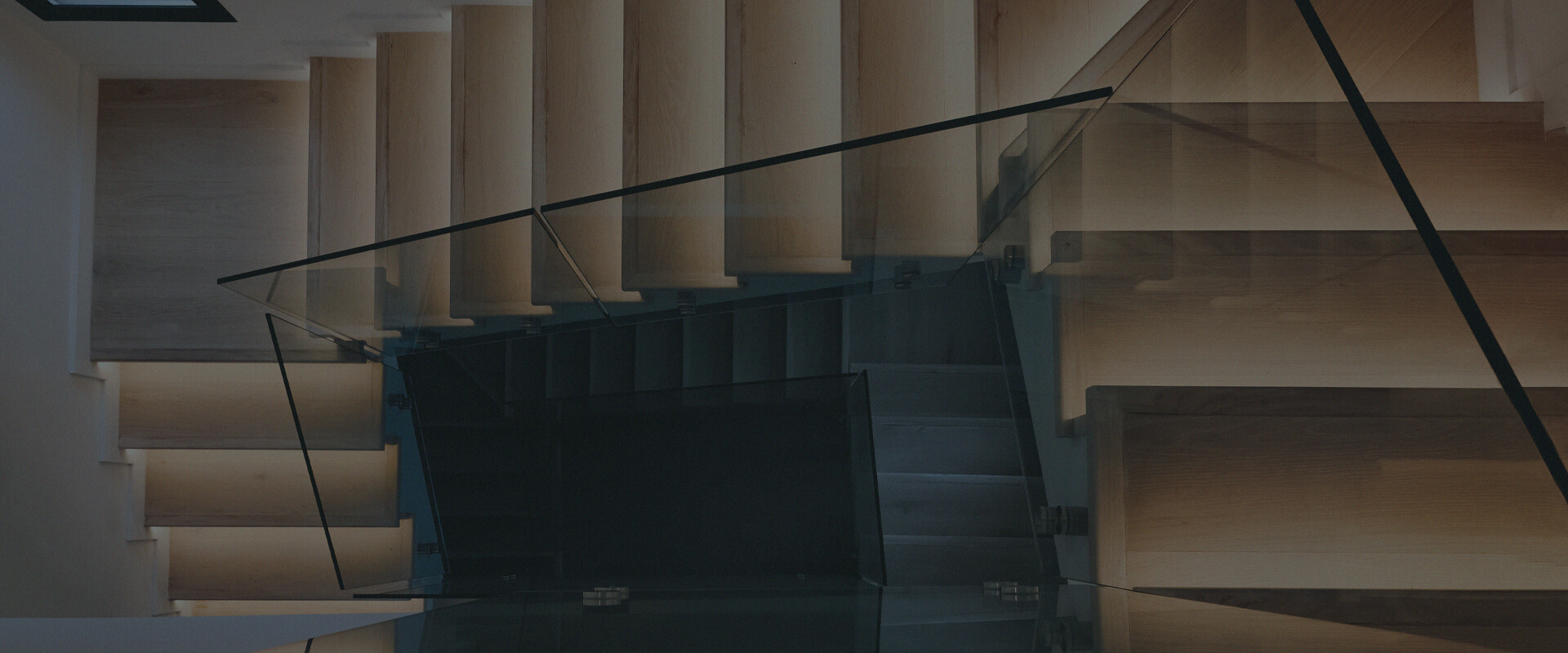 Custom Mirrors Designed to <br />
Transform Your Space